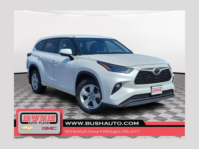 White (Wind Chill Pearl) 2024 Toyota Highlander LE AWD SUV / Crossover All-Wheel Drive 8-Speed Automatic