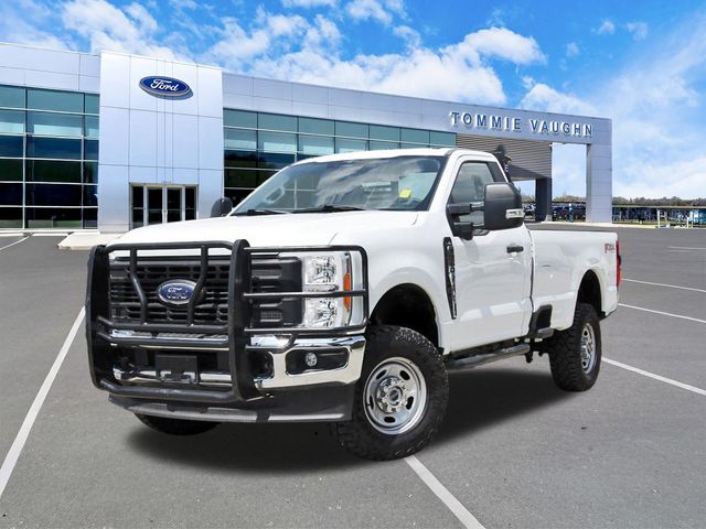 Oxford White 2023 Ford F-250 Super Duty Pickup Truck Four-Wheel Drive Automatic