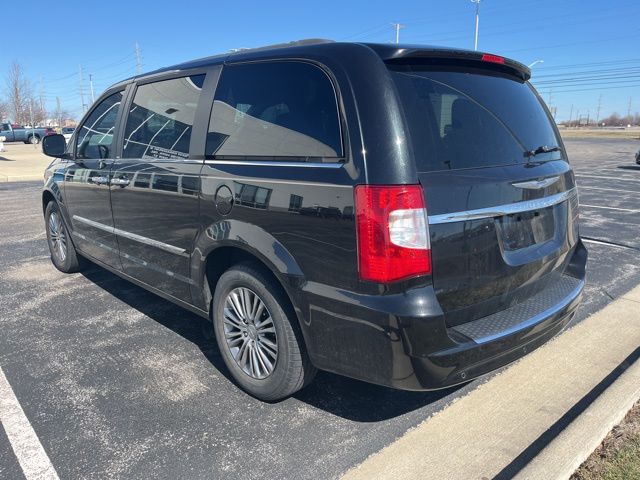 Used 2014 Chrysler Town and Country Touring-L 4D Passenger Van