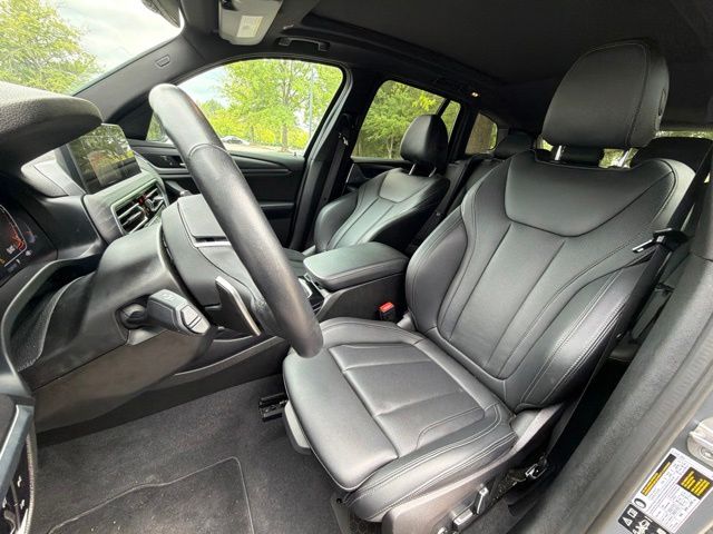 Used 2024 Gray BMW xDrive30i image 10