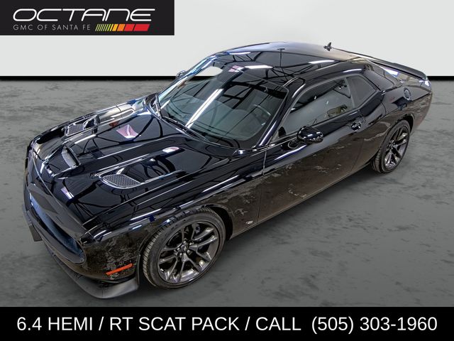 Pitch Black Clearcoat 2022 Dodge Challenger Coupe Rear-Wheel Drive 6-Speed Manual