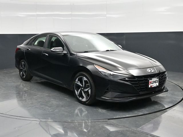 Onyx Black 2023 Hyundai Elantra SEL FWD Sedan Front-Wheel Drive Continuously Variable Transmission