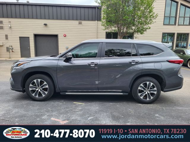 Used Car 2023 Toyota Highlander Hybrid  Xle For Sale Under $40,000 In San Antonio, Texas