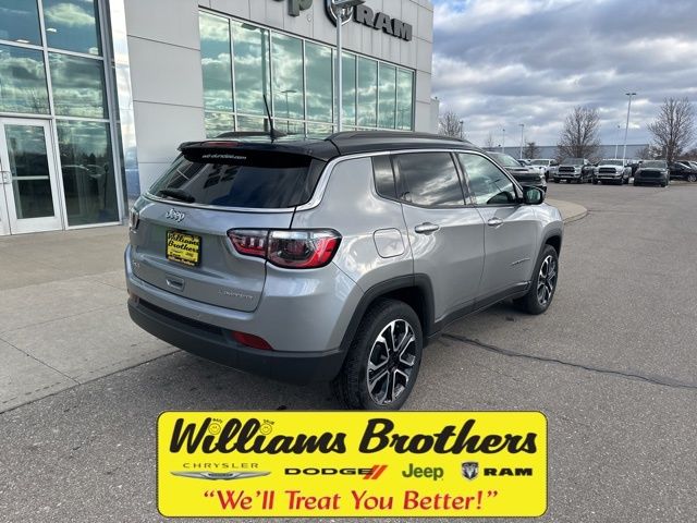 2024 Jeep Compass Limited - Silver Zynith Metallic Clearcoat exterior view 6