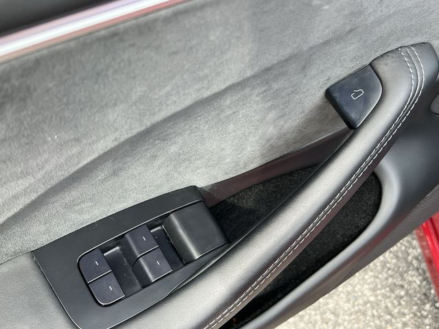 Used 2025  Tesla Long Range image 31