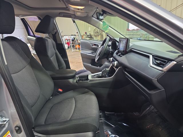 Used 2019 Silver Toyota XLE image 11