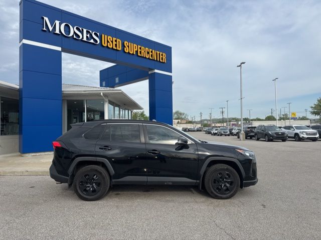 2019 Toyota RAV4 LE photo