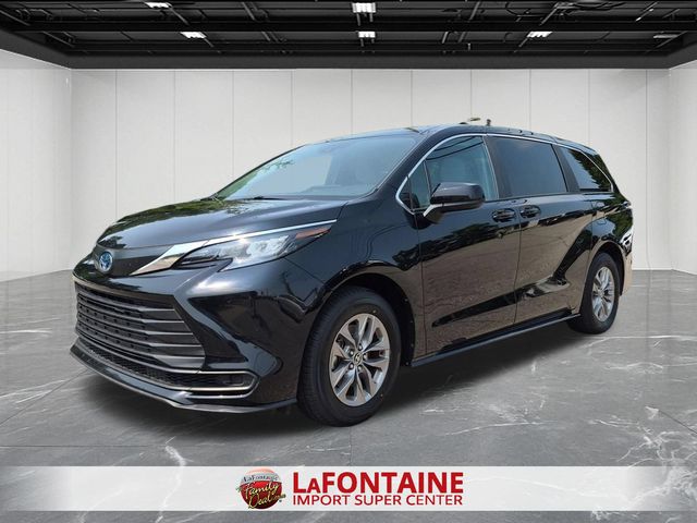 2025 Toyota Sienna LE
