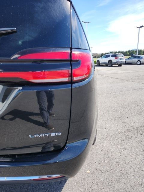 Used 2023 Black Chrysler Limited image 10