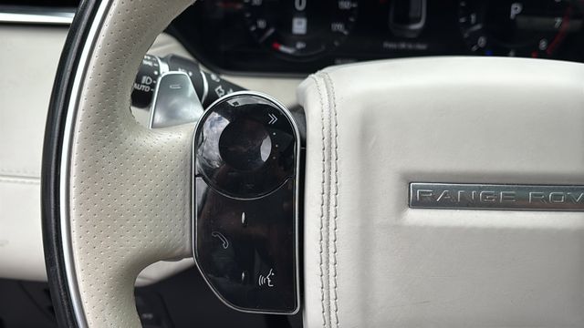 Used 2019 White Land Rover SE R-Dynamic image 34
