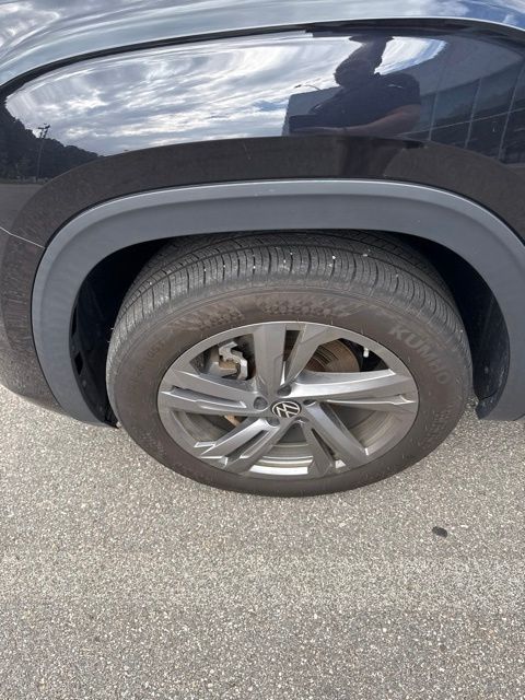 2024 Volkswagen Atlas Cross Sport 2.0T SEL R-Line Black at Sutliff Volkswagen