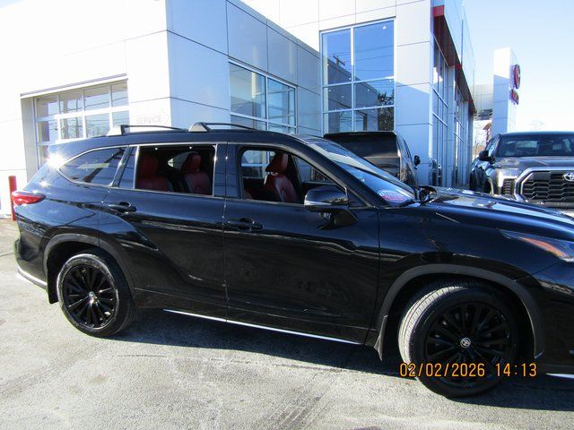 used 2023 Toyota Highlander car, priced at $36,999
