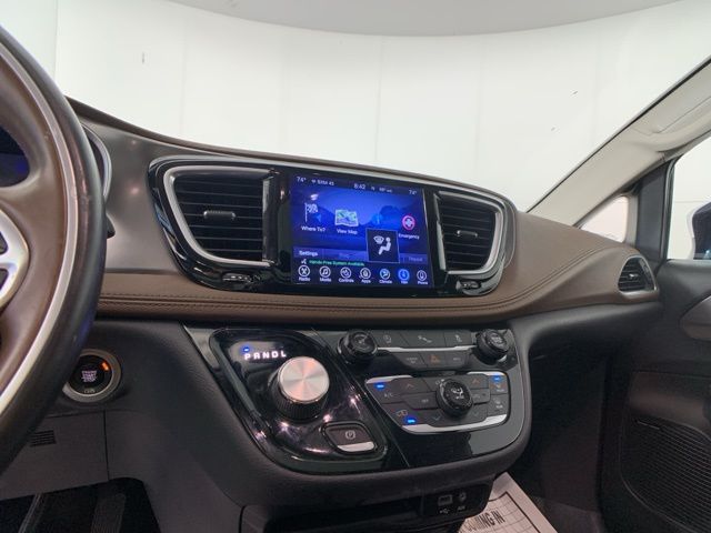 2017 Chrysler Pacifica Limited 16