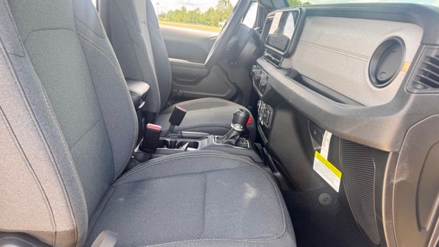 new 2025 Jeep Gladiator car, priced at $33,237