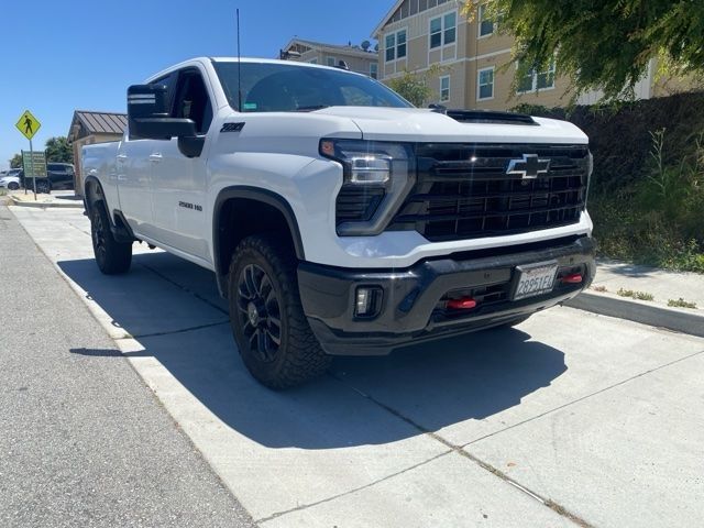 Summit White 2025 Chevrolet Silverado 2500HD LT Crew Cab 4WD Pickup Truck Four-Wheel Drive Automatic