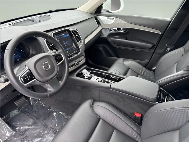 2025 Volvo XC90 T8 photo 12