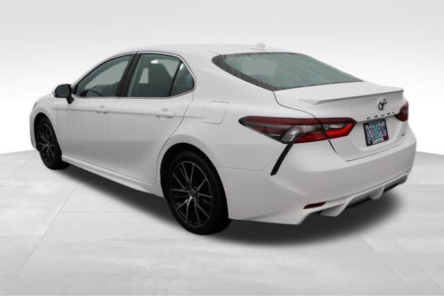 2022 Toyota Camry SE 20