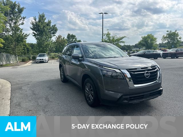 Used 2025 Gray Nissan SV image 3