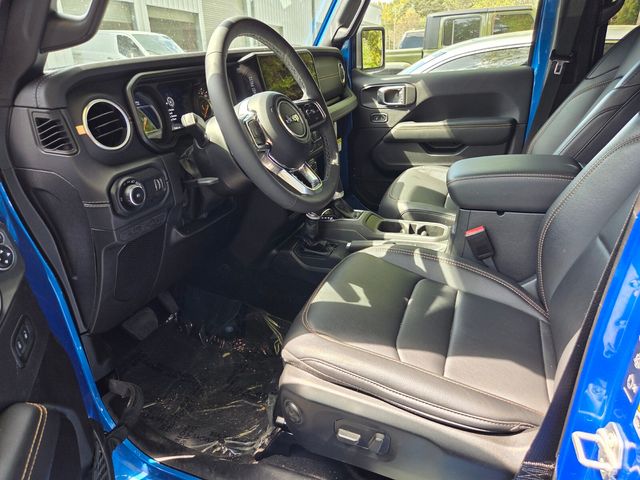 Used 2025 Blue Jeep Sahara image 3