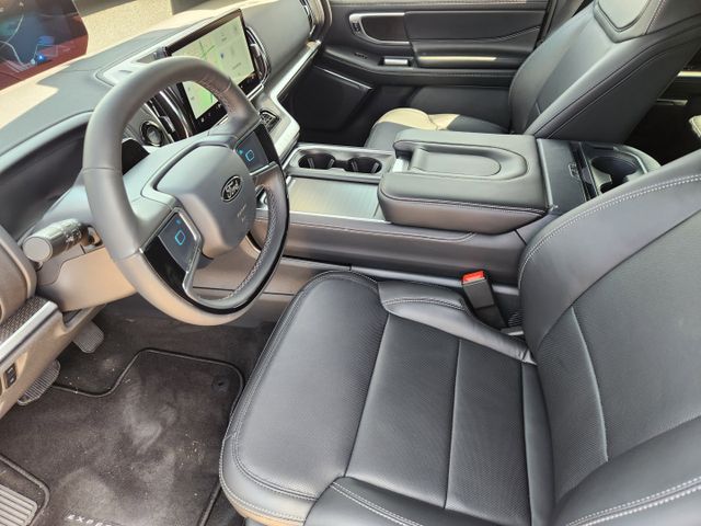 2025 White Ford Expedition Platinum 4X4 SUV
