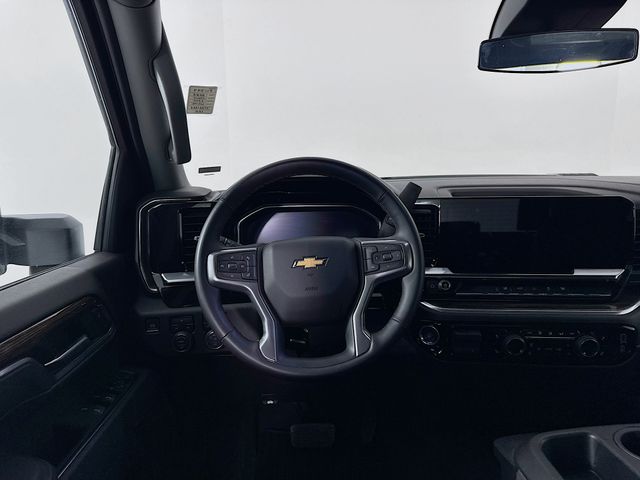 Used 2025 White Chevrolet LT image 23