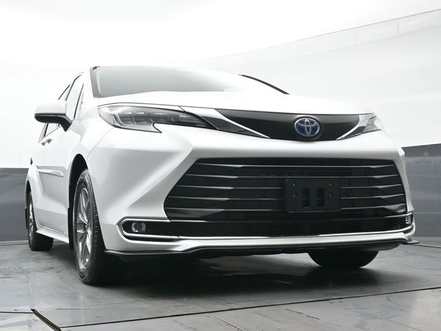 2024 Toyota Sienna XLE 38