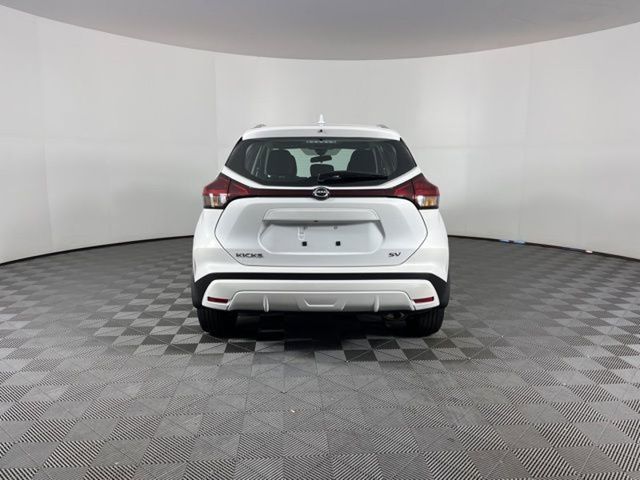2023 Aspen White Tricoat Nissan Kicks SV FWD SUV