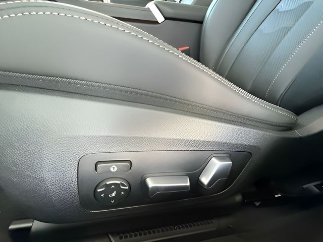 2026 BMW 8 Series 840i - Photo 20