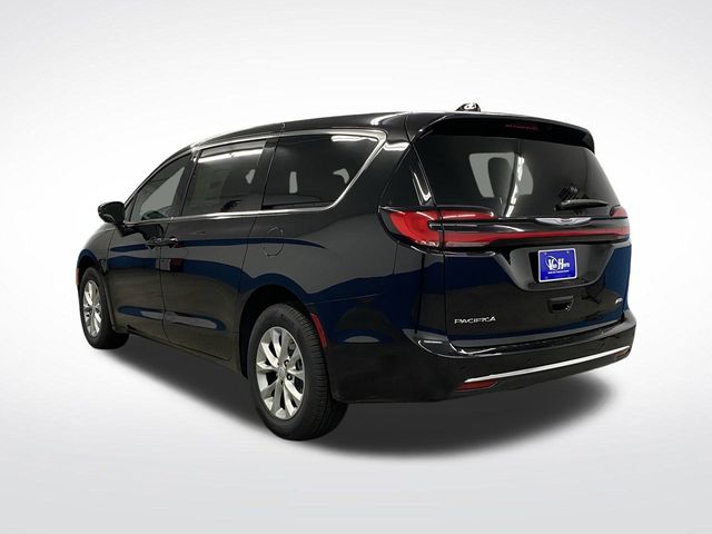 2025 Chrysler Pacifica photo 3