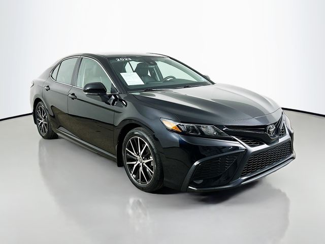 2023 Toyota Camry SE 3