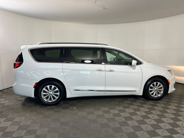 2019 Chrysler Pacifica Touring L 3