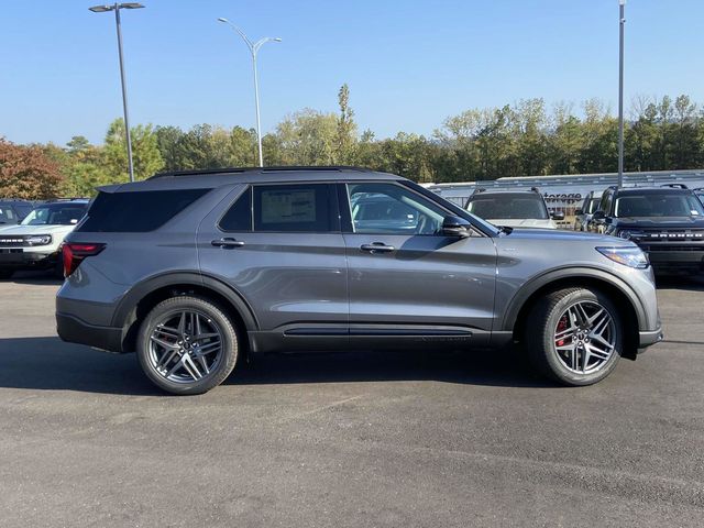 2025 Ford Explorer ST-Line 2