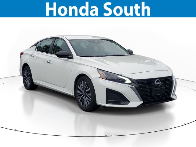 Glacier White 2025 Nissan Altima Sedan Front-Wheel Drive Continuously Variable Transmission