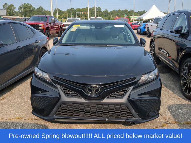 Used 2022 Midnight Black Metallic Toyota SE image 6