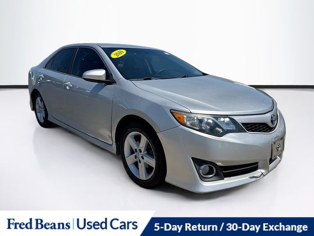 Classic Silver Metallic 2014 Toyota Camry SE Sedan Front-Wheel Drive 6-Speed Automatic