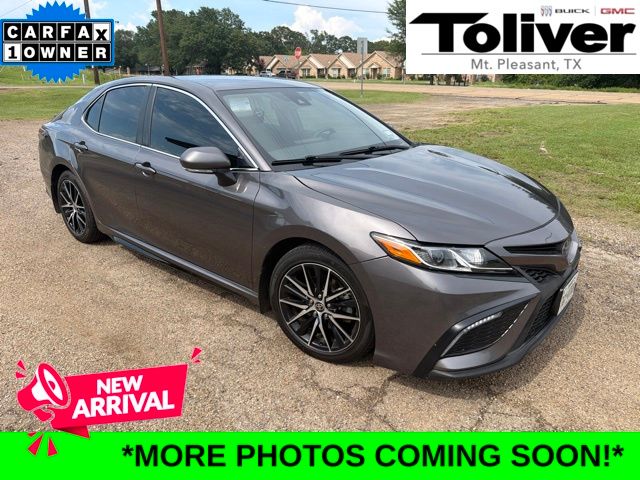 Gray 2022 Toyota Camry Sedan Front-Wheel Drive 8-Speed Automatic