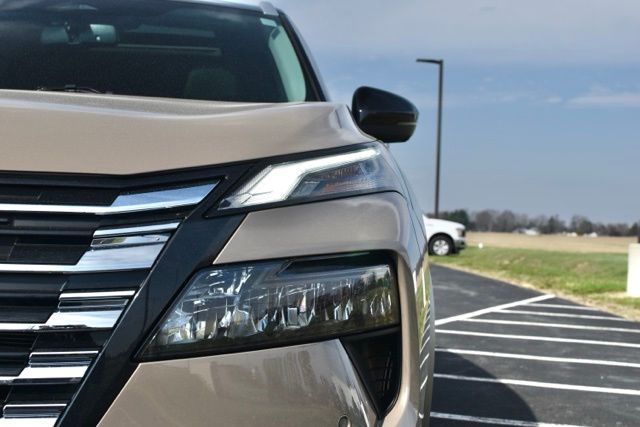 Used 2025 Nissan Rogue SL 4D Sport Utility