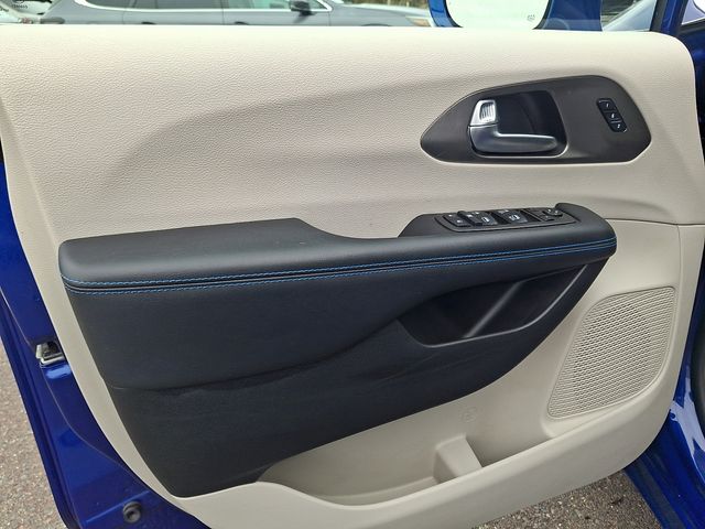 used 2021 Chrysler Pacifica car, priced at $23,498