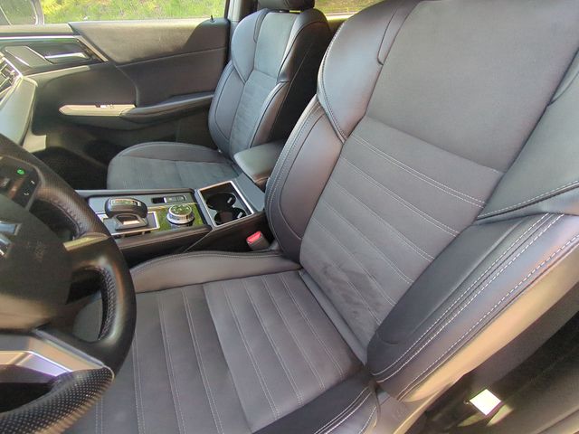 Used 2024  Mitsubishi SE Black Edition image 27