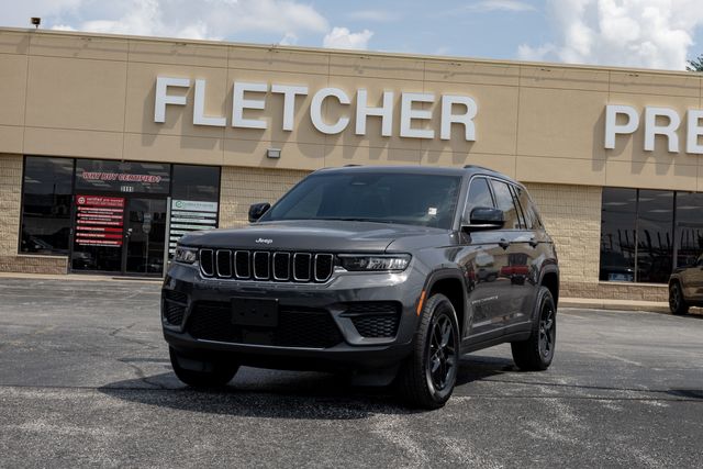 Baltic Gray Metallic Clearcoat 2025 Jeep Grand Cherokee SUV / Crossover Four-Wheel Drive 8-Speed Automatic