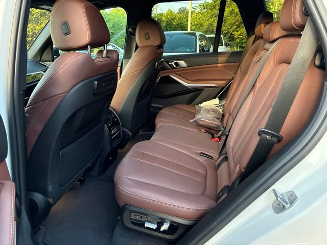 Used 2020 White BMW xDrive40i image 11