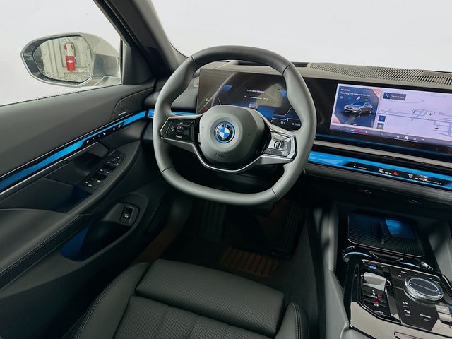 2025 BMW i5 xDrive40 24