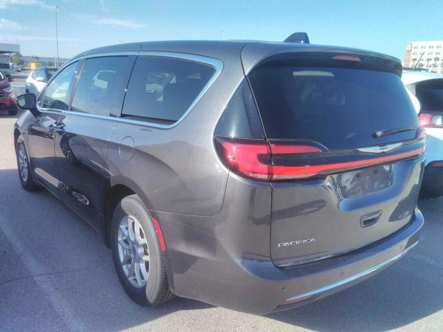 2023 Chrysler Pacifica Touring L 2