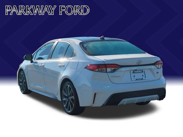 Used 2021 White Toyota SE image 3