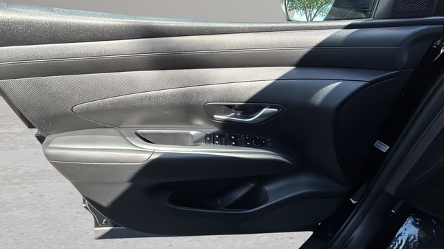 Used 2025 Black Hyundai SEL image 17