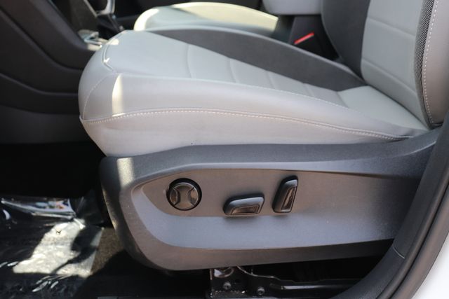 2022 Volkswagen Taos 1.5T SE photo