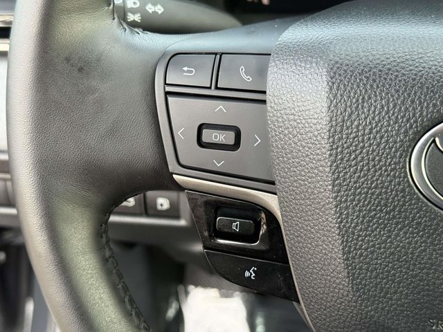 Used 2025  Toyota LE image 24
