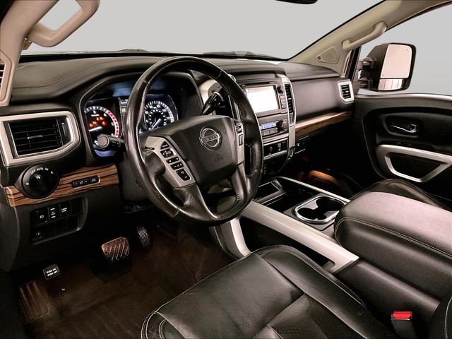 2018 Nissan Titan XD SL - 11