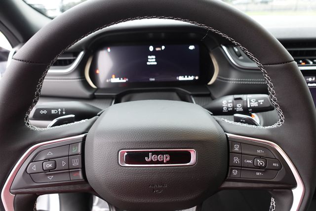 new 2025 Jeep Grand Cherokee car, priced at $37,275