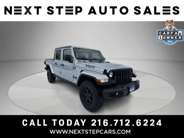 Silver Zynith Clearcoat 2022 Jeep Gladiator Pickup Truck Four-Wheel Drive 8-Speed Automatic